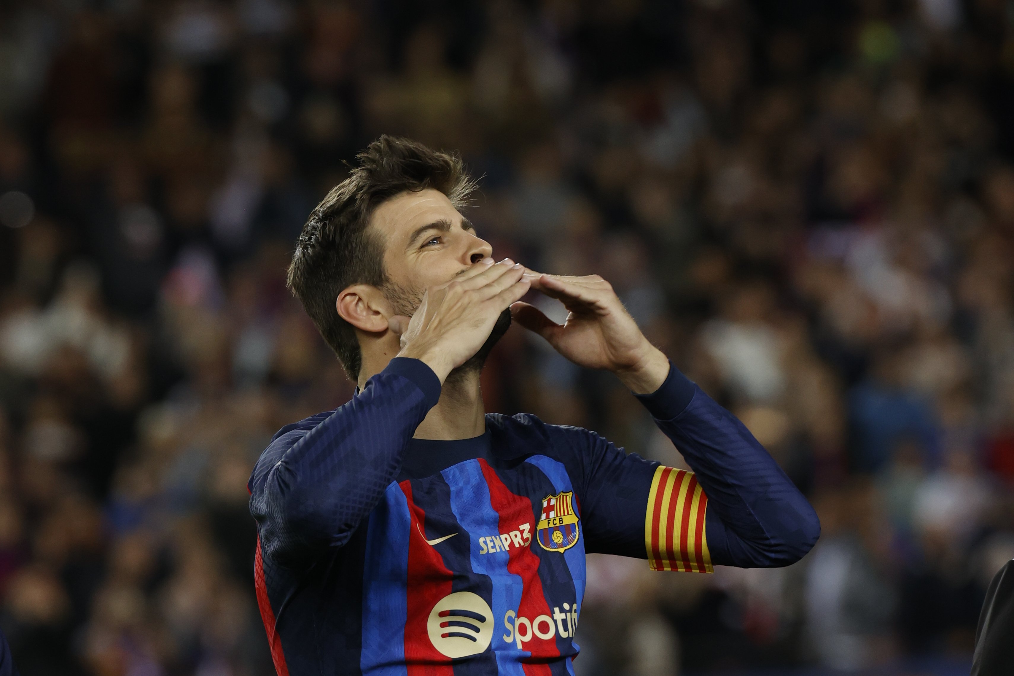 El Camp Nou es rendeix a Gerard Piqué: homenatge a l'altura d'una llegenda