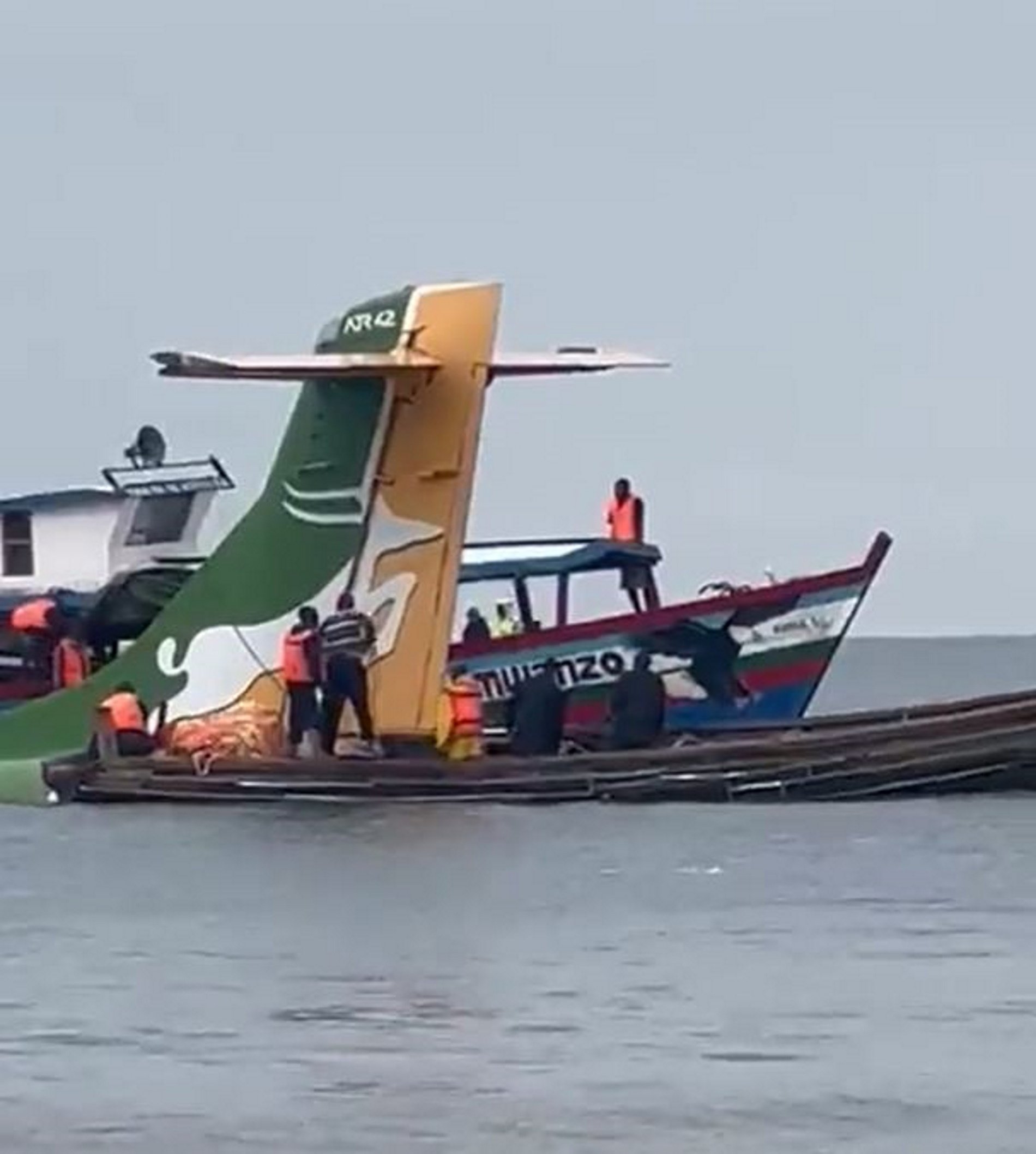 Un avión con al menos 43 personas se estrella en el lago Victoria de Tanzania