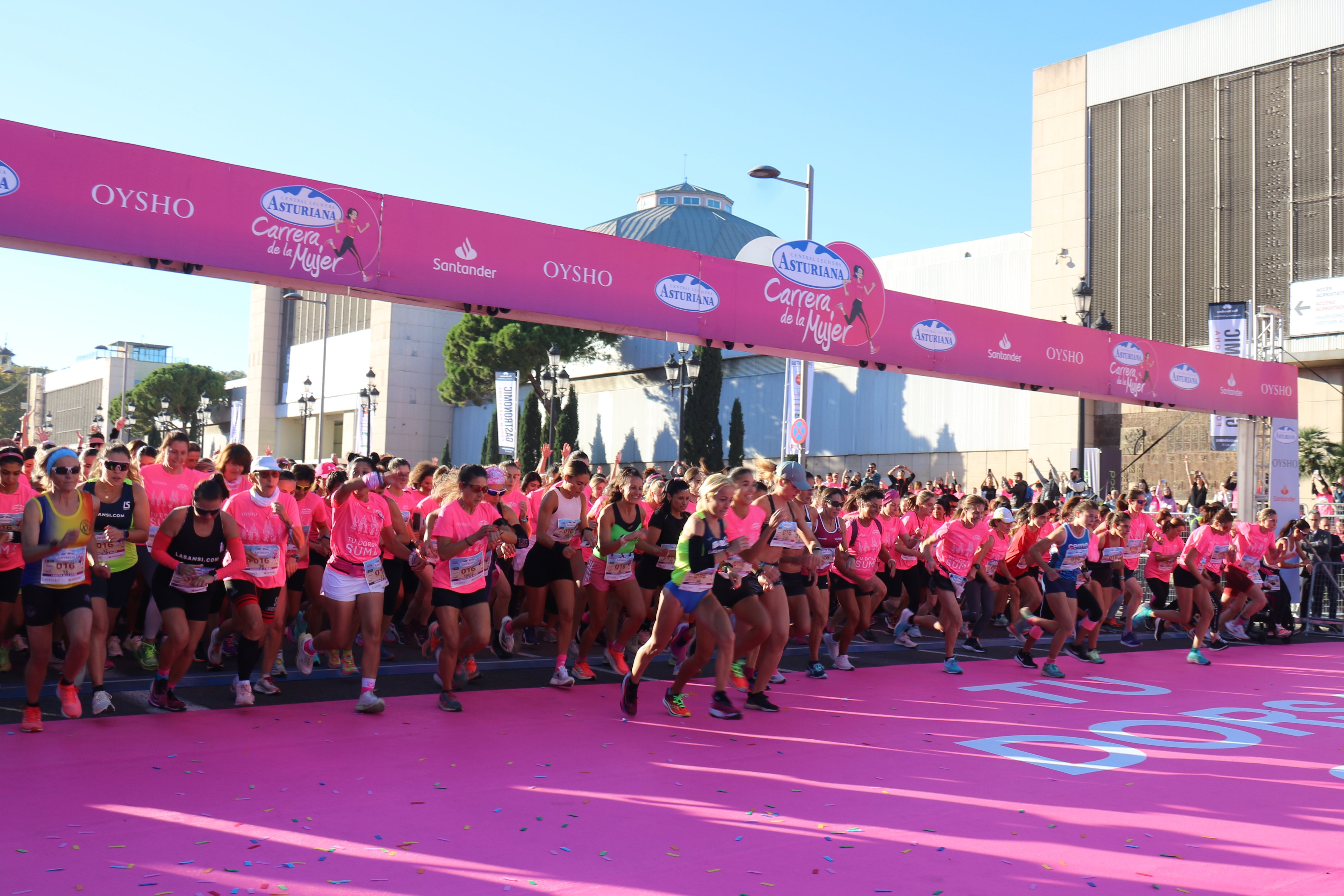 La Cursa de la Dona aplega 30.000 corredores a Barcelona pel càncer de mama