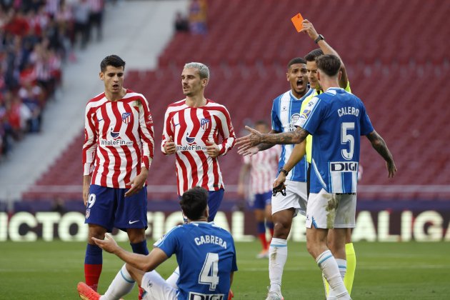 Tarjeta roja Leandro Cabrera Atletico de Madrid Eapanyol / Foto: EFE