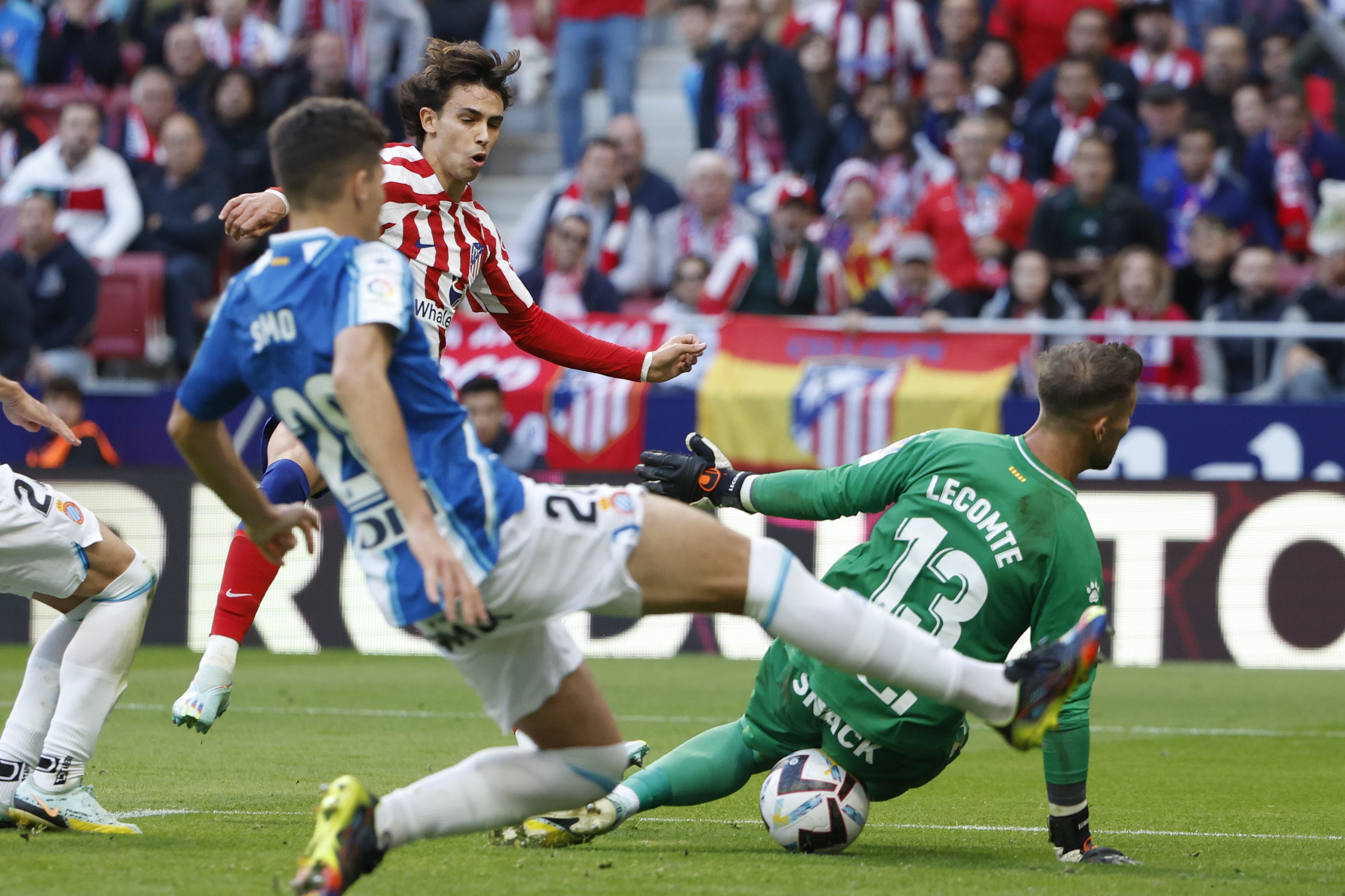 Un Espanyol con diez se lleva un empate con sabor a victoria del feudo del Atlético de Madrid (1-1)