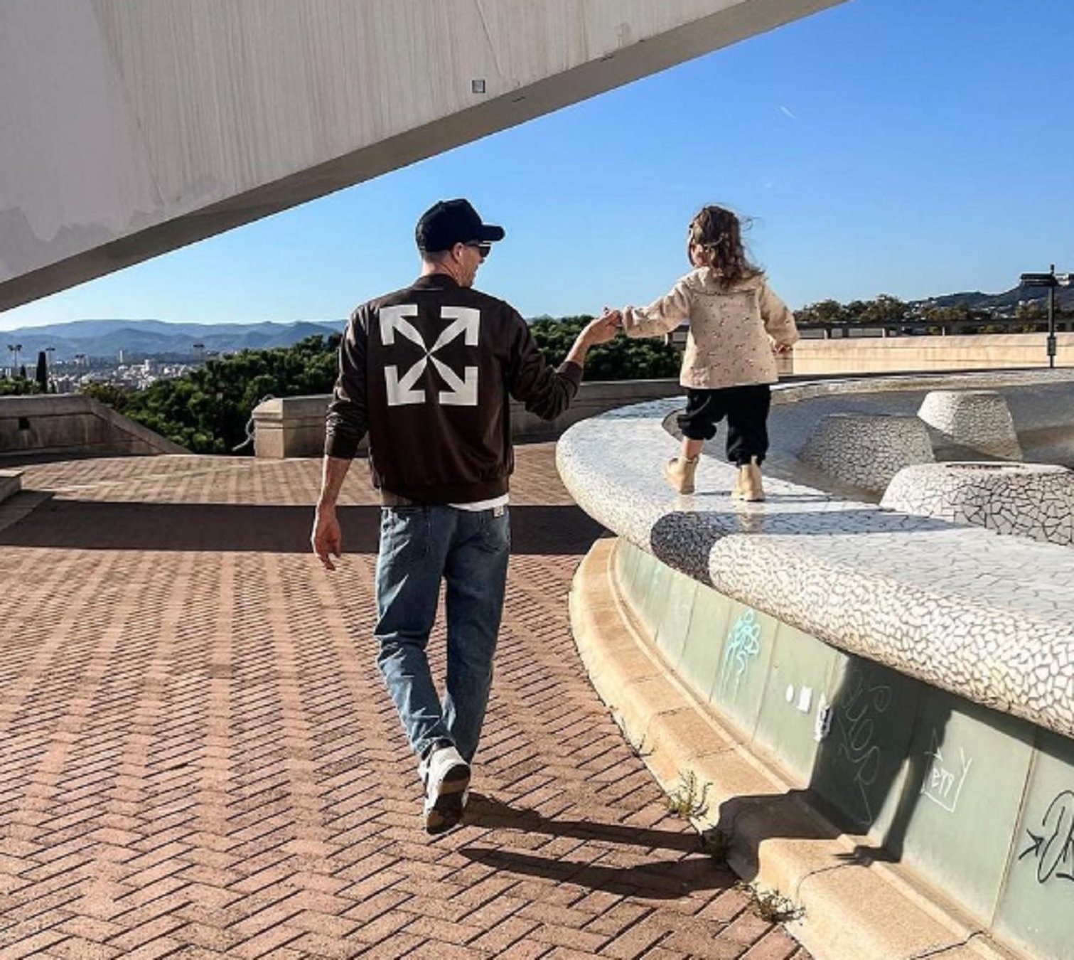Lewandowski passejant amb la seva filla Instagram