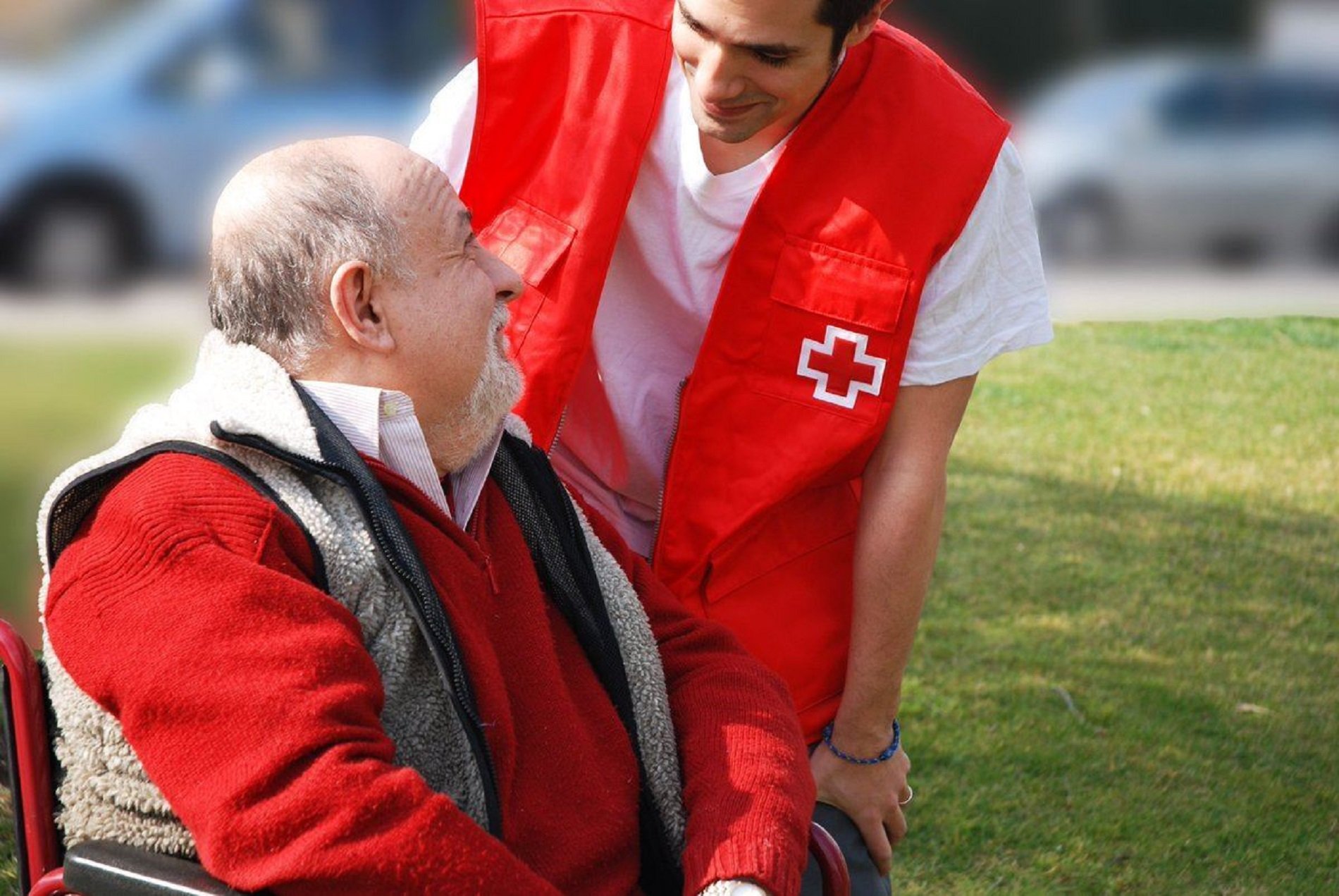 La Cruz Roja y Barcelona promueven el voluntariado para acompañar a las personas mayores