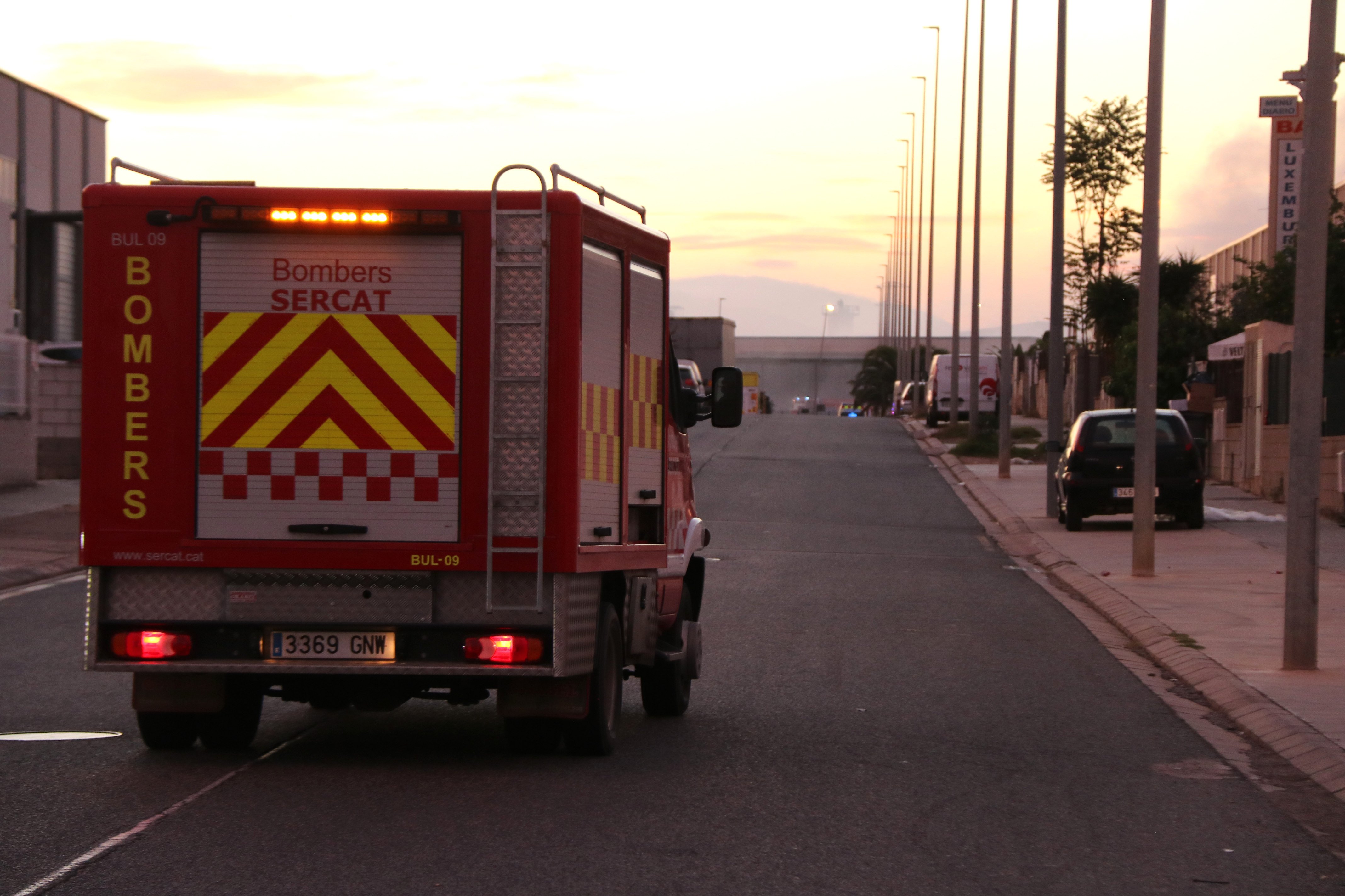 Se levanta el confinamiento del polígono de Constantí, el incendio está controlado