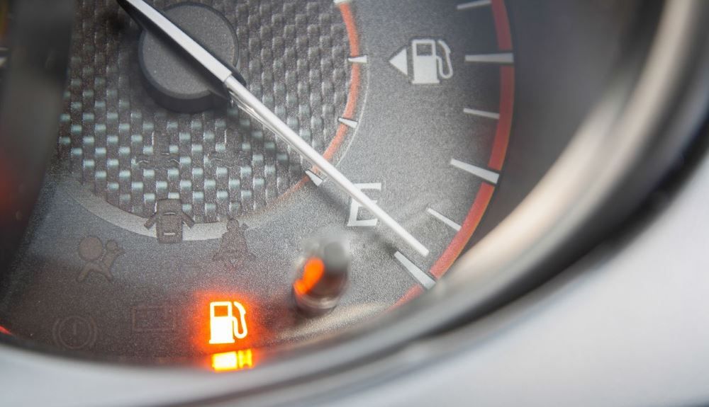 Apurar el depósito al máximo es una mala costumbre