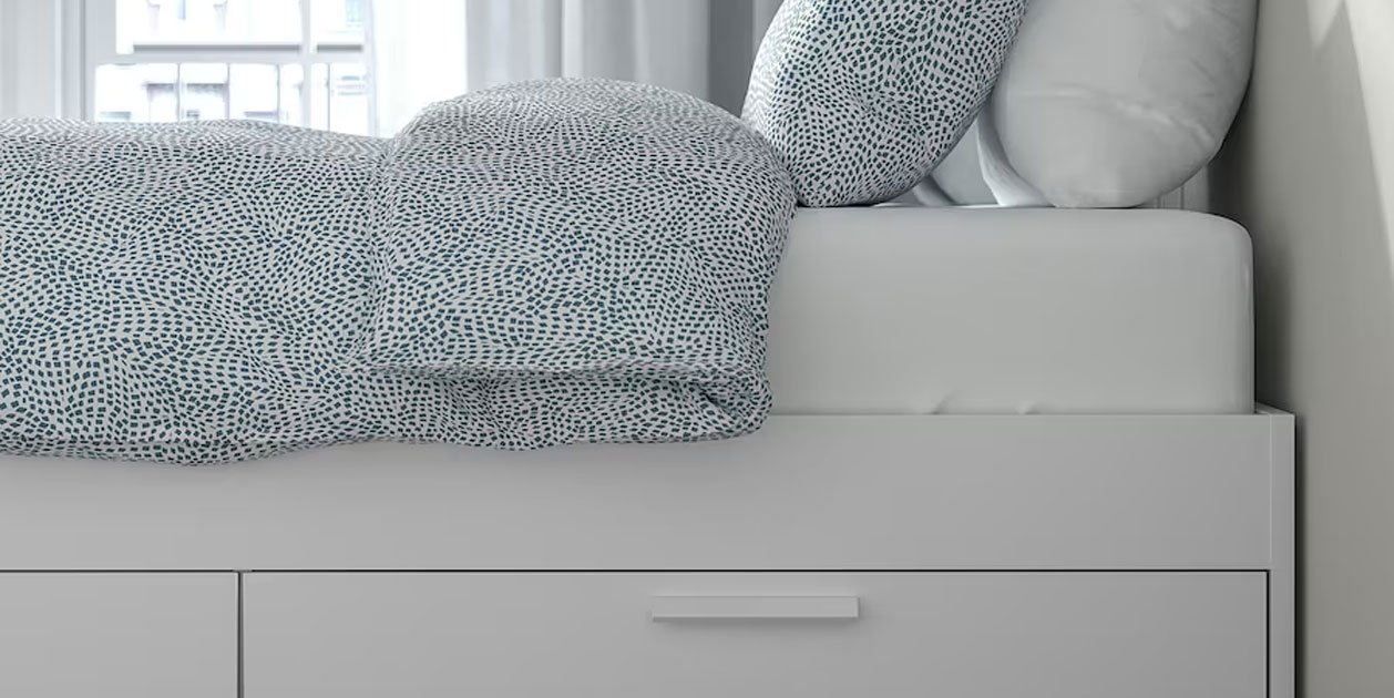 La cama perfecta para habitaciones sin espacio está en Ikea