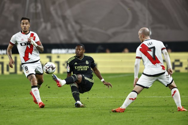 David Alaba Real Madrid Rayo Vallecano / Foto: EFE David Alaba Real Madrid Rayo Vallecano / Foto: EFE