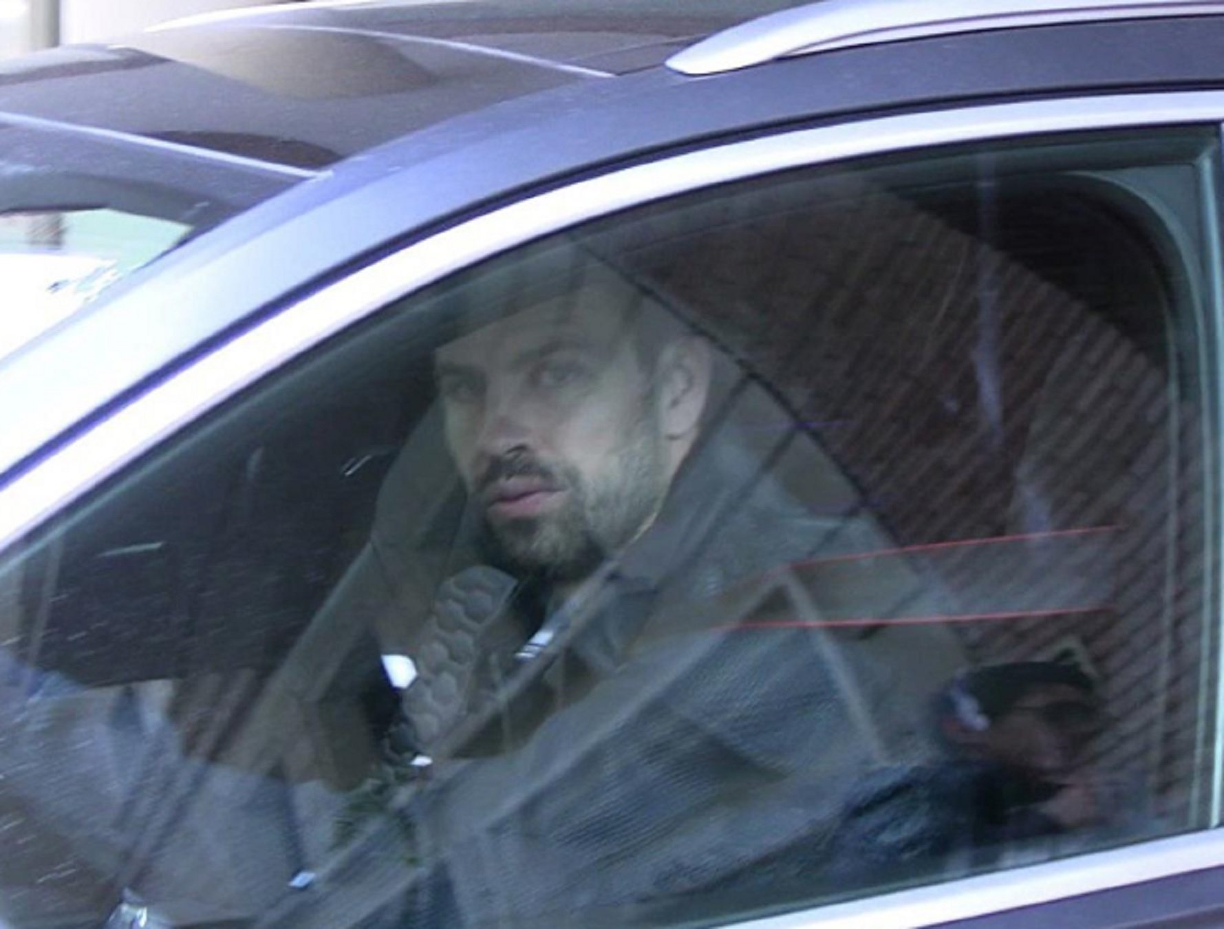 Piqué, ahir en el cotxe Piqué, ahir en el cotxe