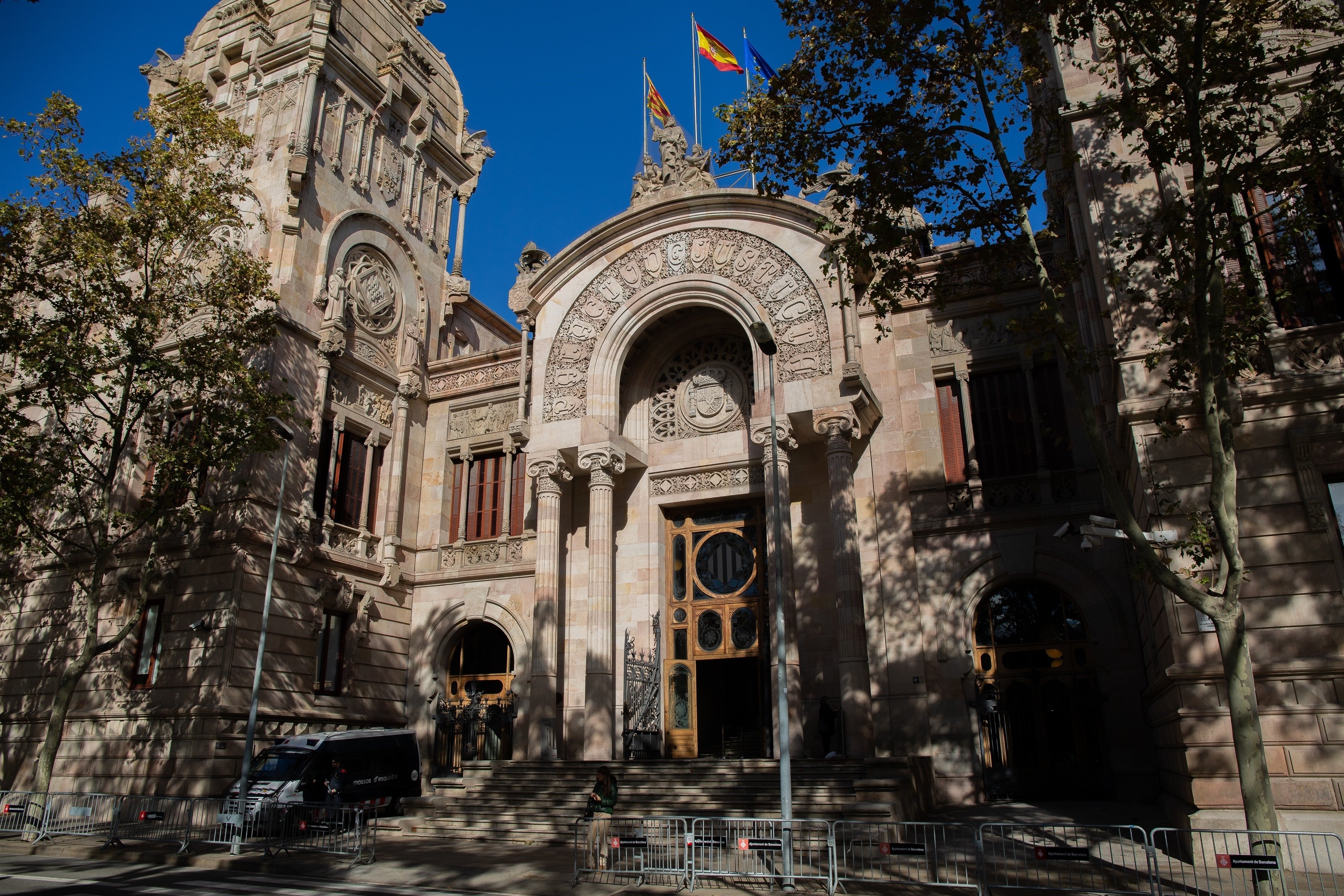 Absolt un jove jutjat per atacar la policia en les protestes contra la sentència de l'1-O a Barcelona