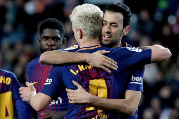 Ivan Rakitic gol Sergio Busquets EFE