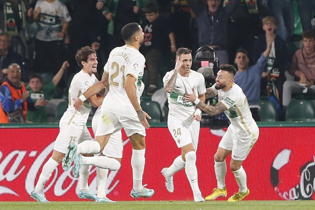 Pol Lirola celebra gol Elche Girona / Foto: EFE