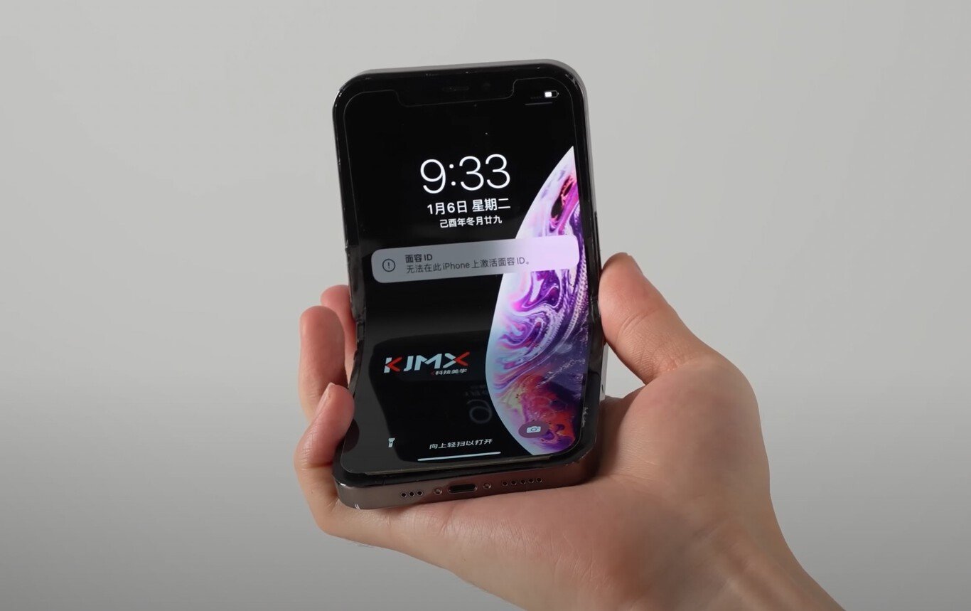 El primer iPhone plegable lo han fabricado unos señores en su casa