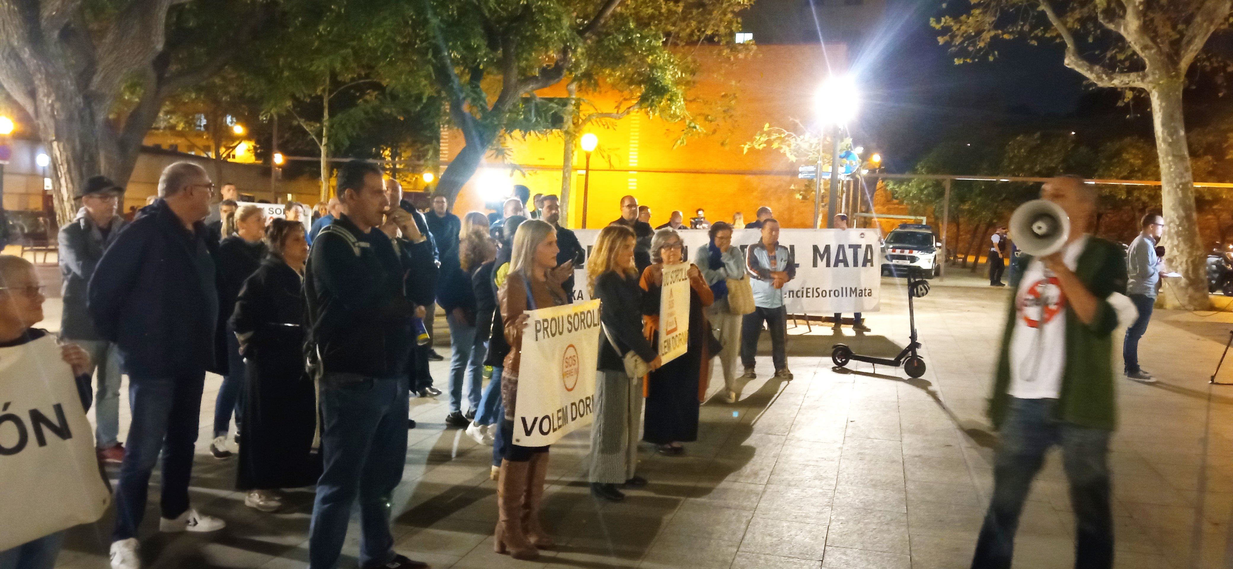 Vox ensucia una protesta vecinal por el ruido en el 'Triangle Golfo' de Barcelona