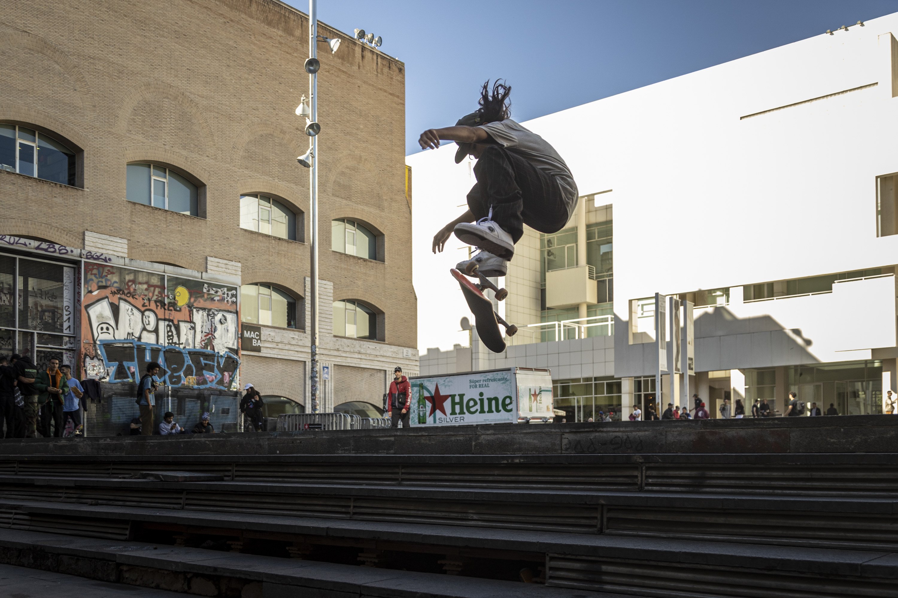 Los vecinos contrarios a la ampliación del Macba piden al Govern que pare el proyecto