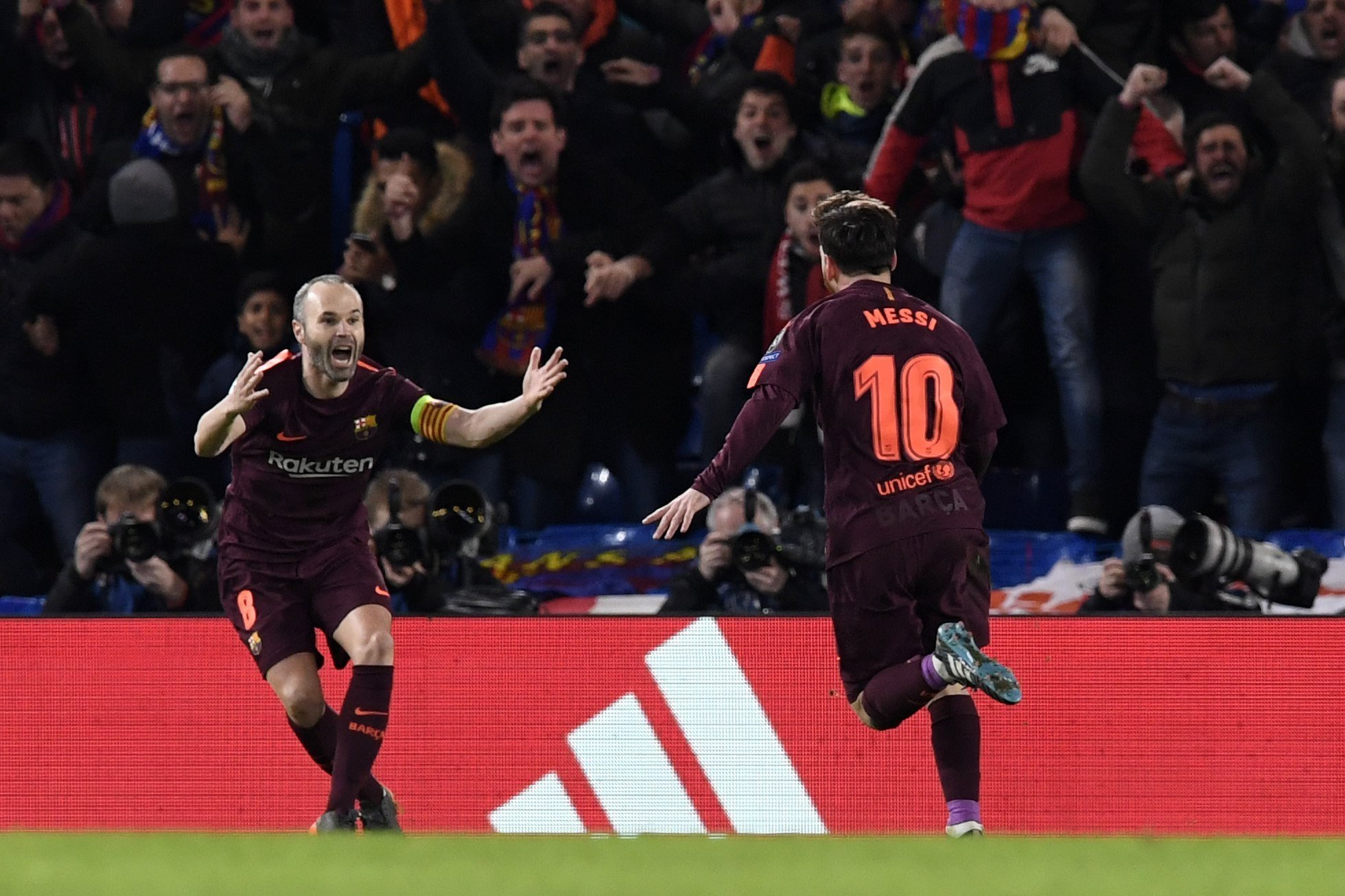 Messi i Iniesta, protagonistes de les portades, meravellen tot Europa