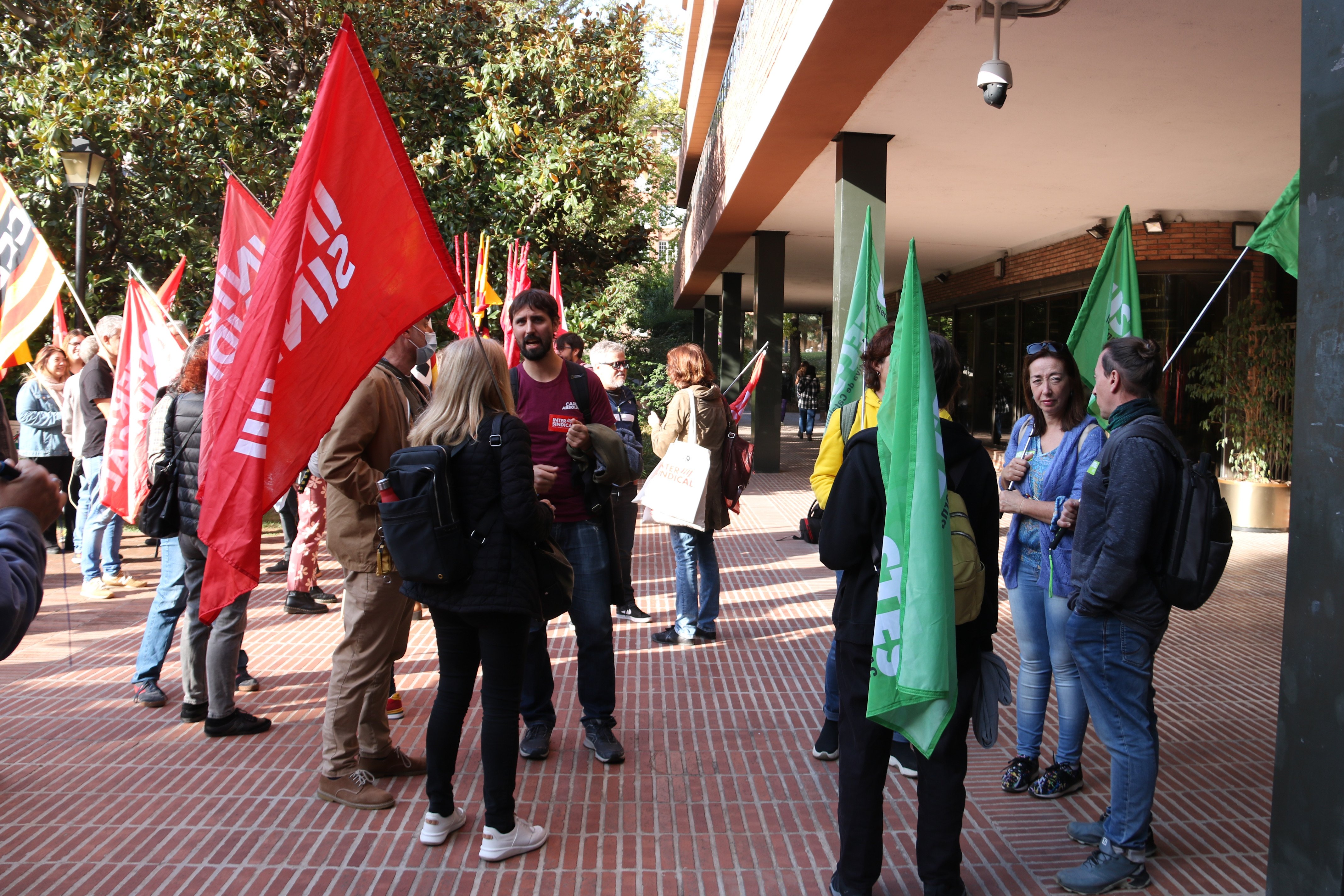 La mesa sectorial amb Educació, encallada: els sindicats reclamen "revertir les retallades"