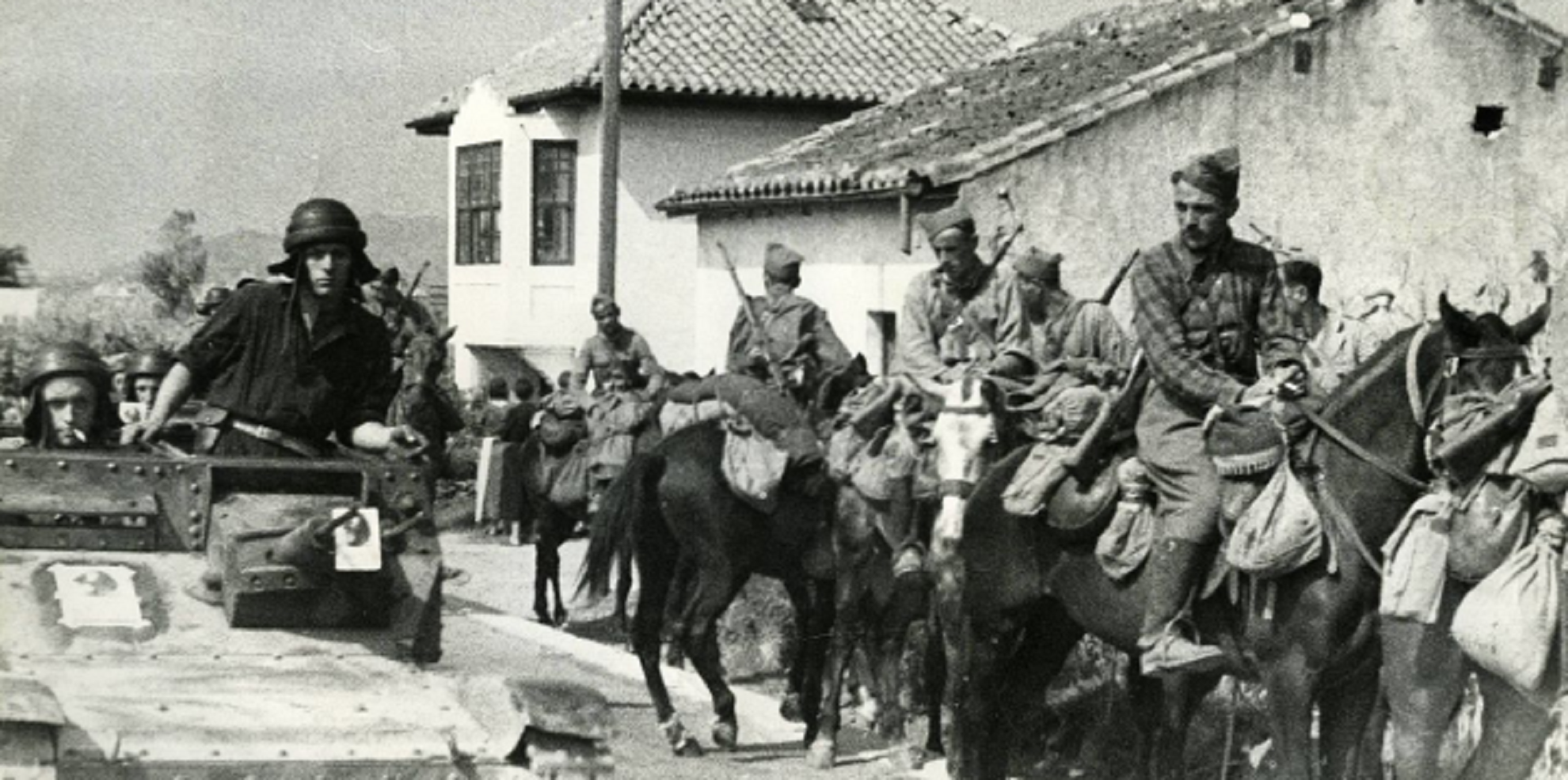 Conclou la batalla de l'Ebre i s'inicia l'ocupació franquista de Catalunya