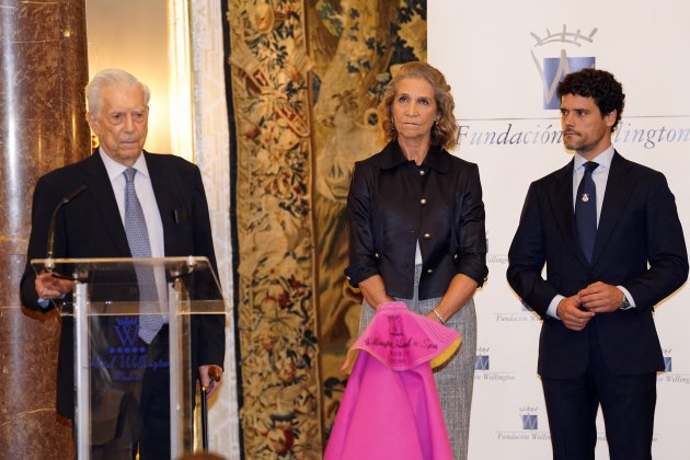 Mario Vargas Llosa, la infanta Elena y Miguel Abellán Europa Press