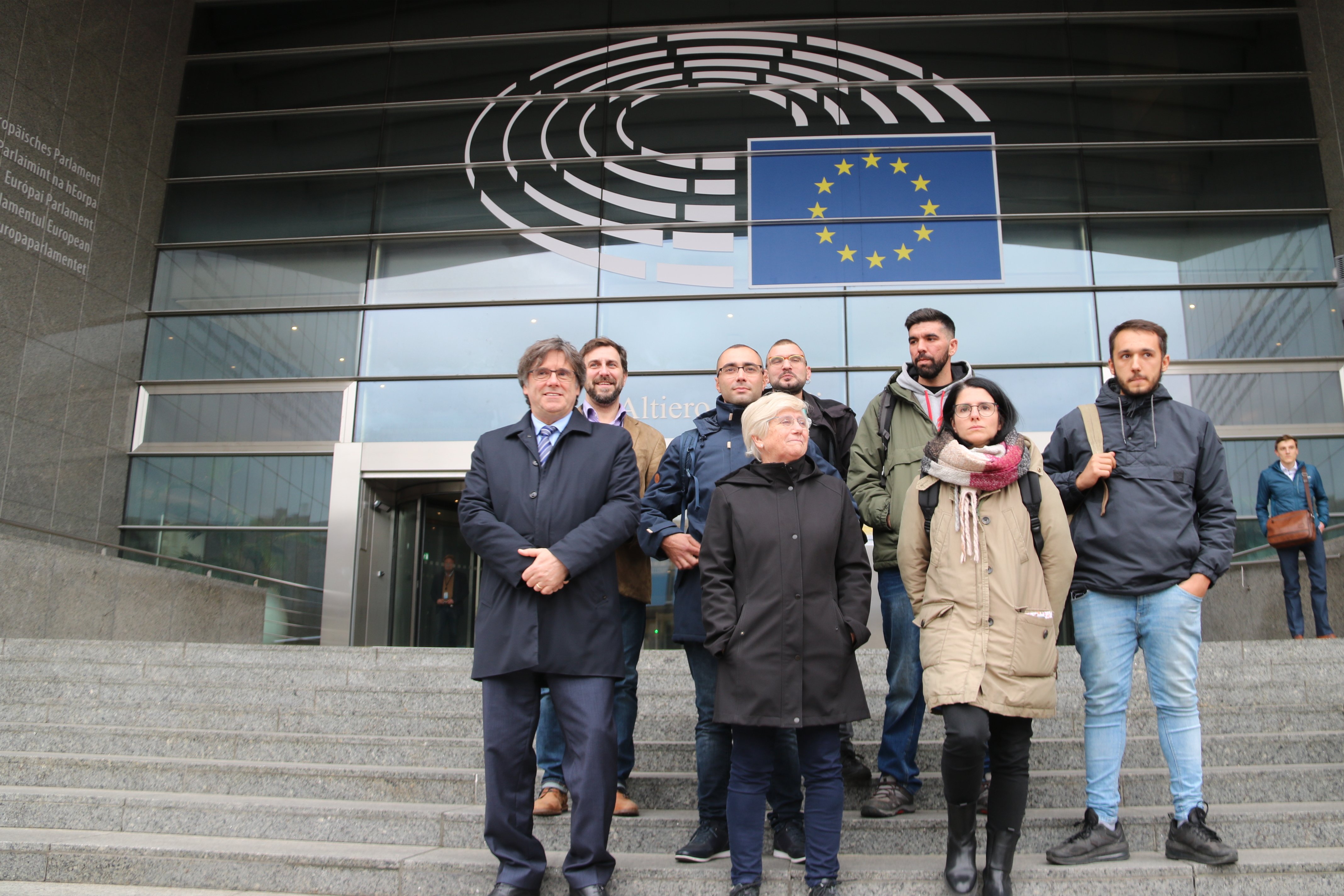 Carles Puigdemont rep la Plataforma Antirepressiva de Ponent al Parlament Europeu