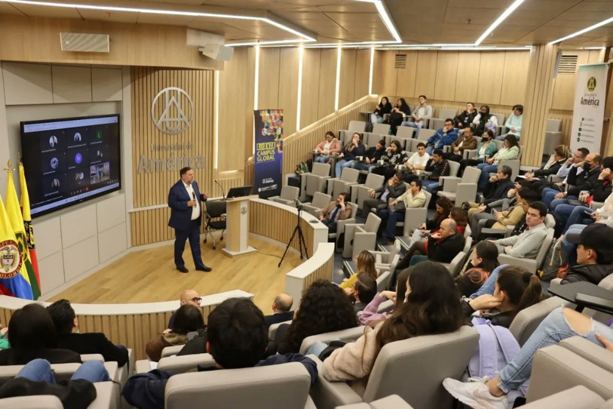 Junqueras inicia una gira per Llatinoamèrica amb una reunió amb el president colombià, Gustavo Petro