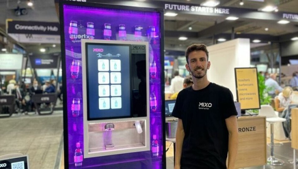 ¿Una máquina que sirve cubatas?