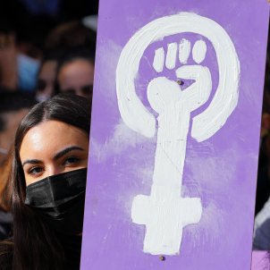 EuropaPress 4104220 alumna cartel feminista sentada alumnas universidad santiago carteles