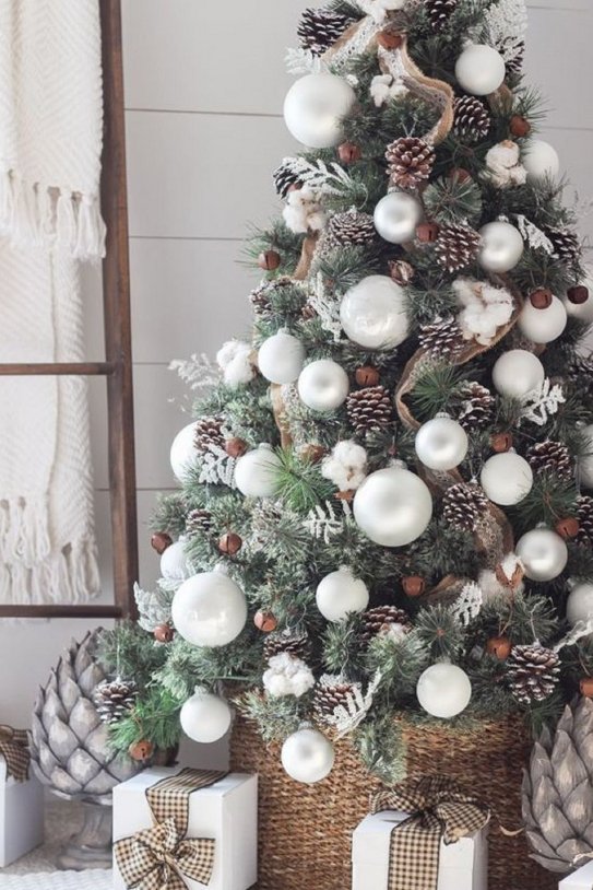 decorar árbol navidad adornos blancos tendencia