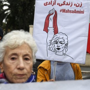 Al menos una docena de personas mueren en la última ola de protestas en Irán