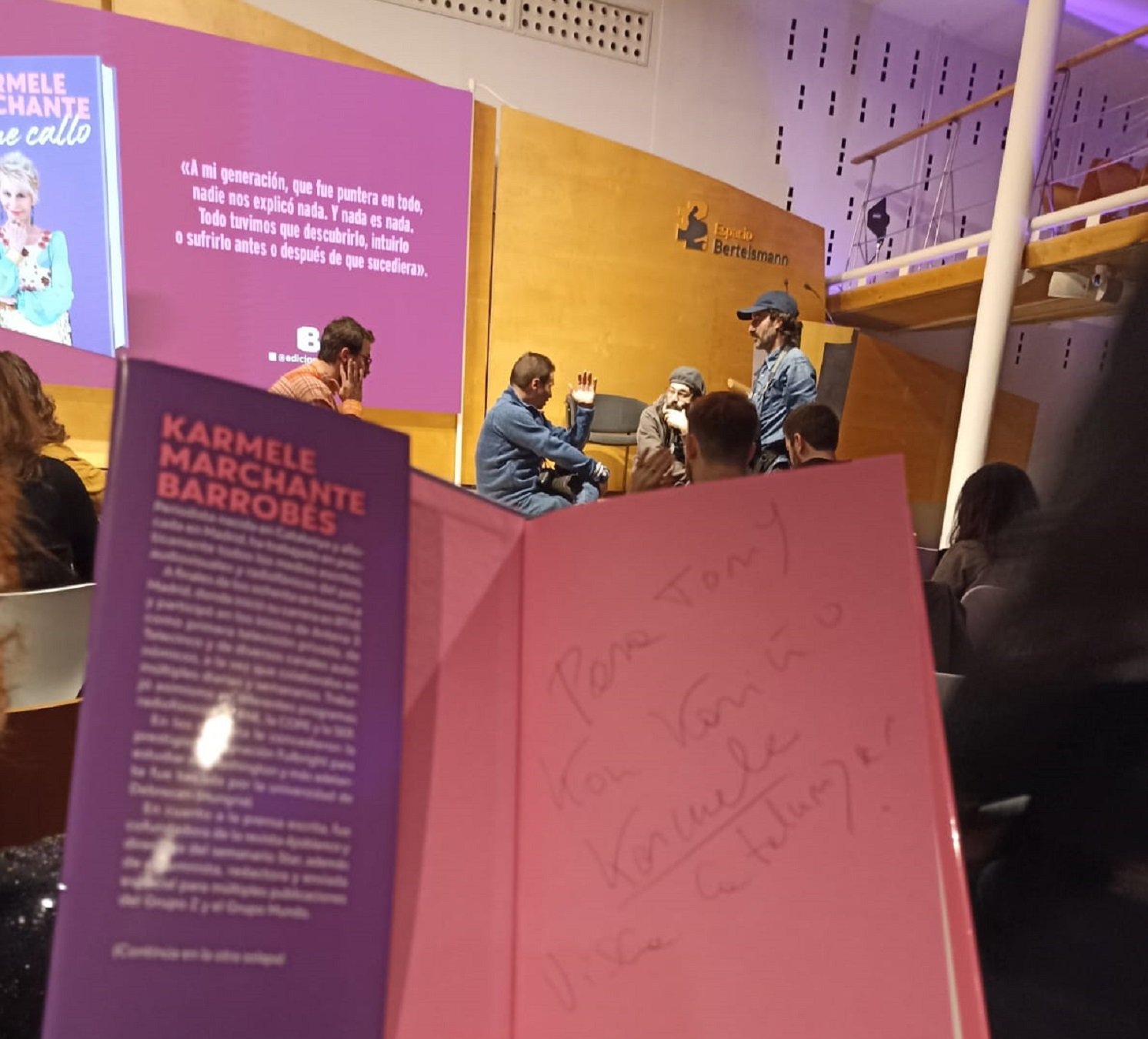 Libro con dedicatoria catalana Libro con dedicatoria catalana
