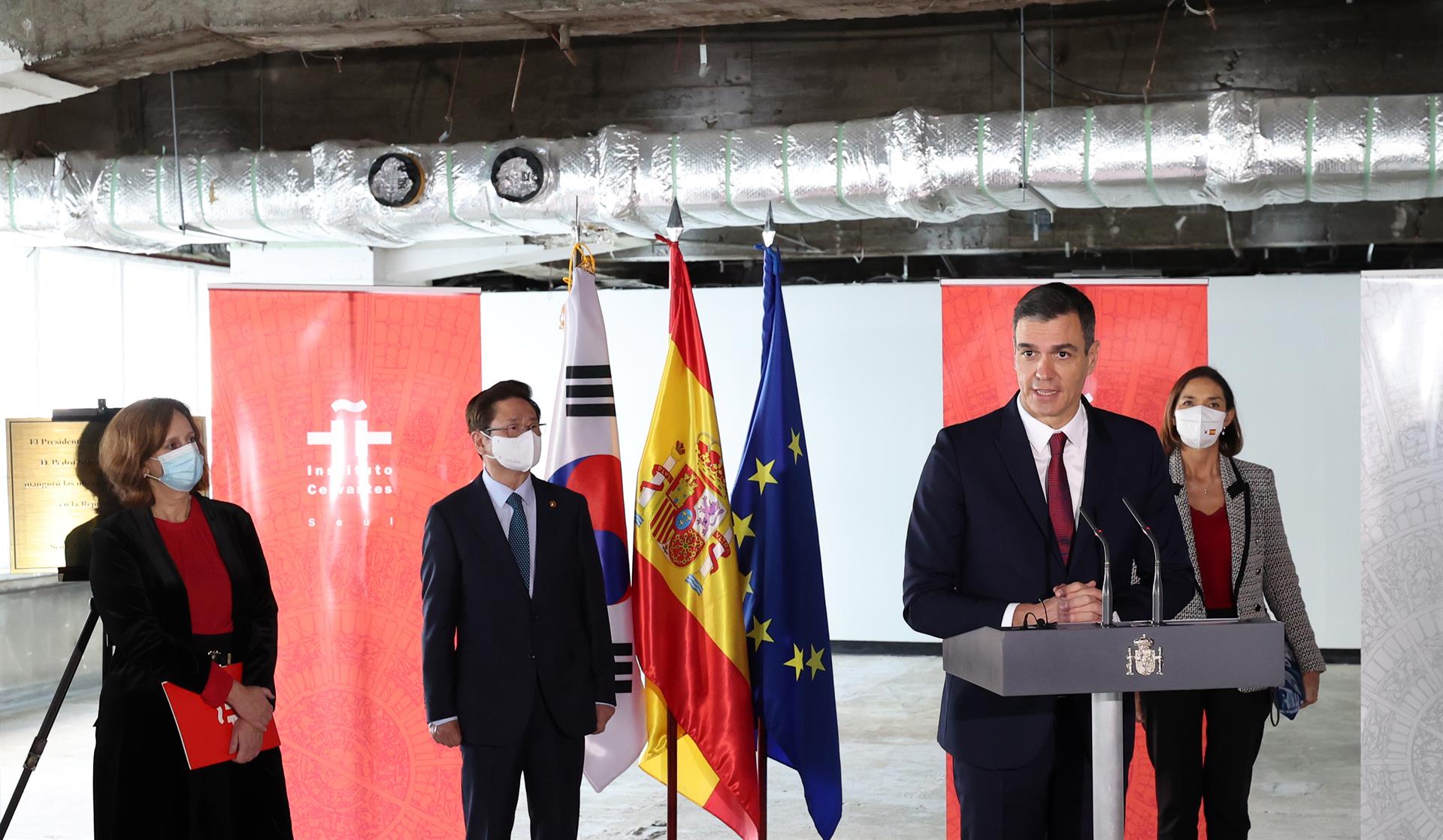 Pedro Sánchez cede a Euskadi la recaudación del impuesto a bancos y energéticas