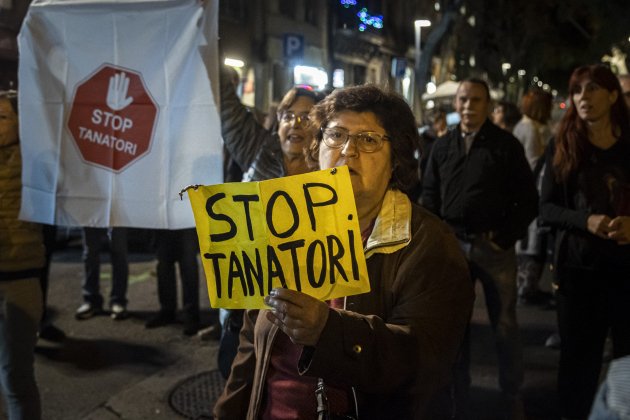 STOP TANATORIO manifestacio / Foto: Montse Giralt