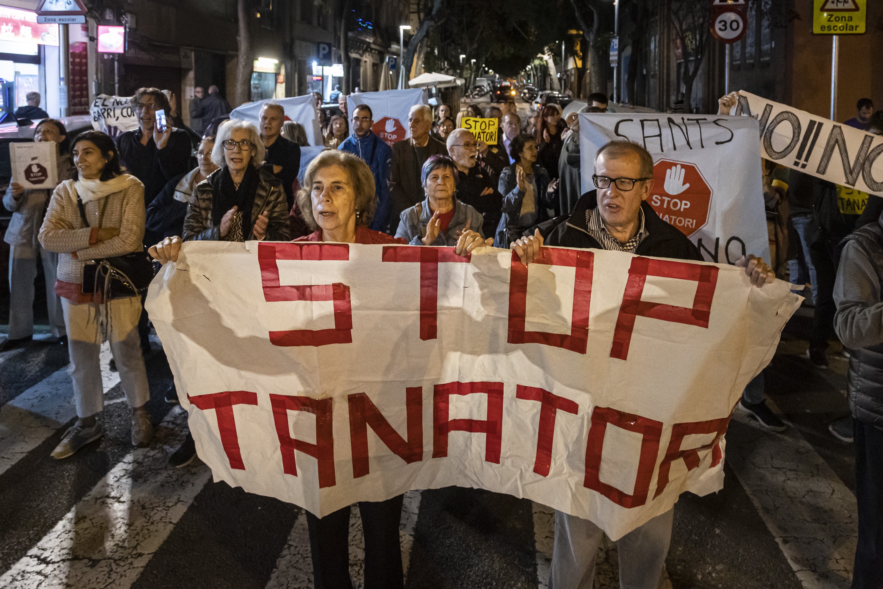 Estas son las razones de los vecinos de Sants para rechazar el tanatorio en el antiguo chiquiparc