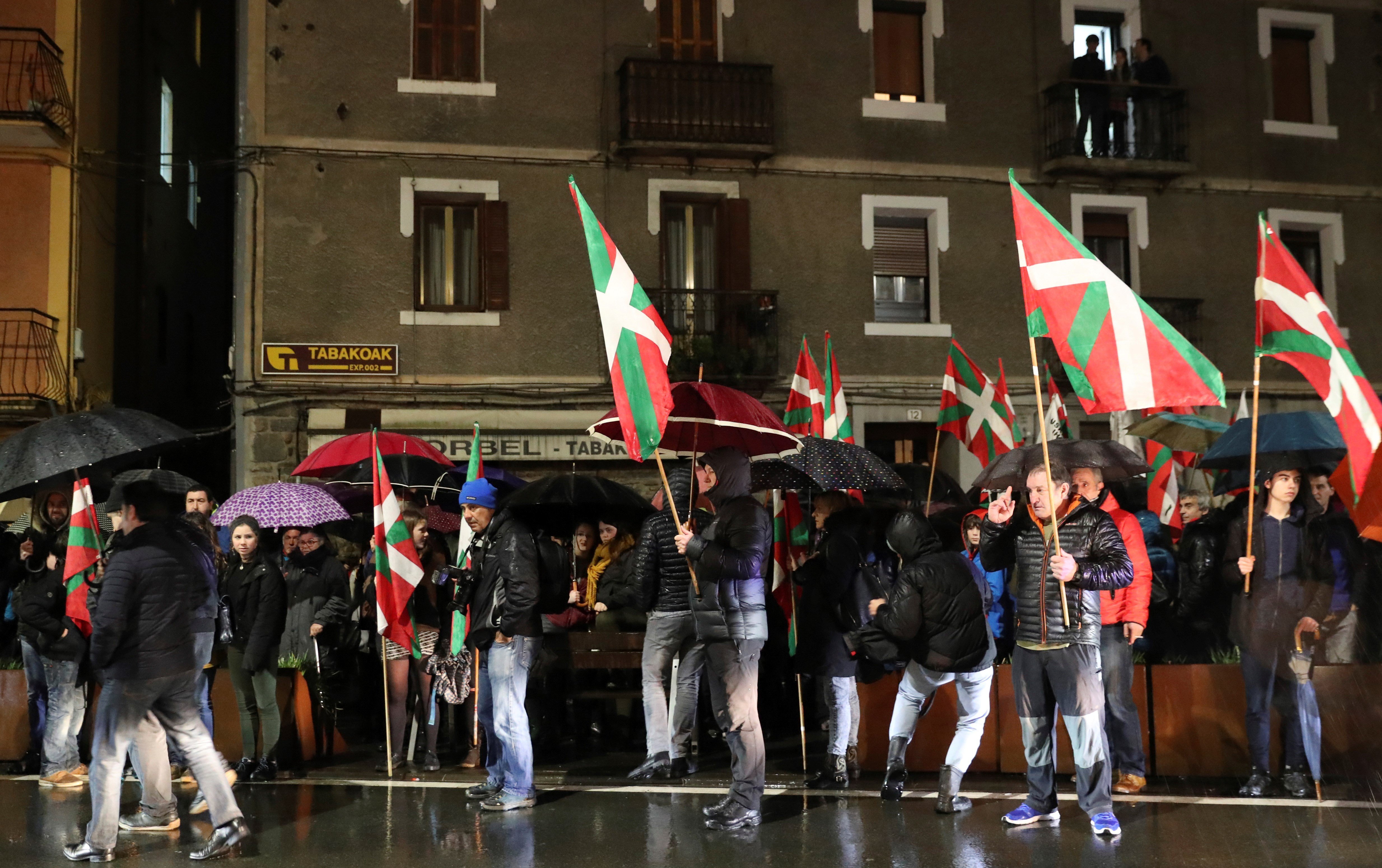 La cadena por el derecho a decidir de Euskadi llega a los 100.000 inscritos