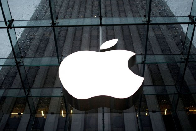 Apple Apple