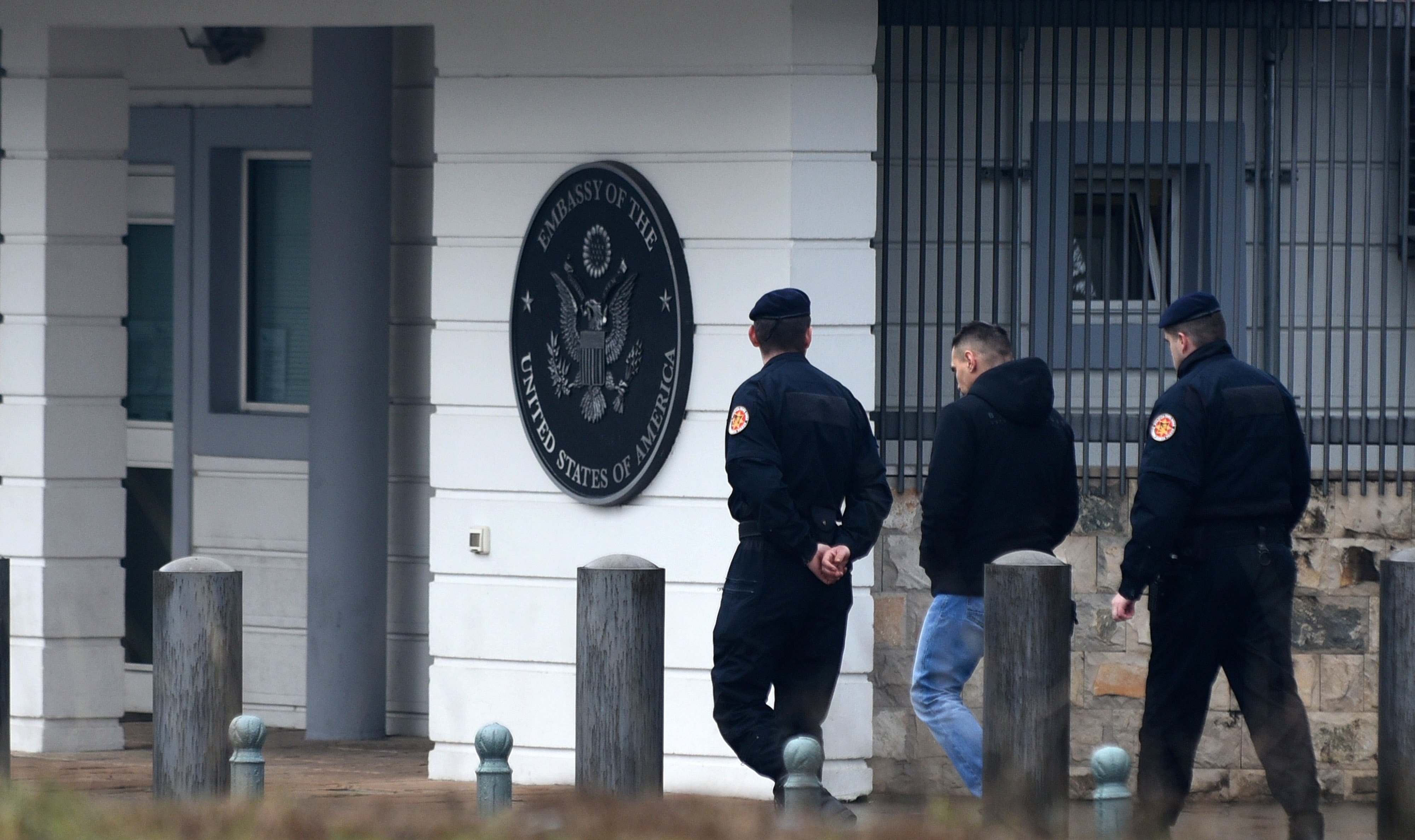 Un hombre ataca la embajada de EUA en Montenegro y después se suicida