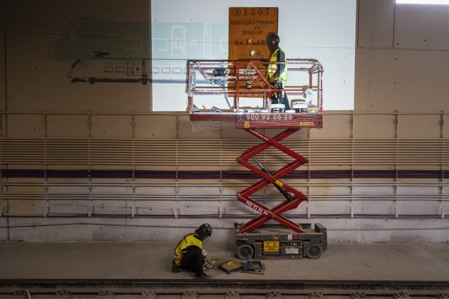 ADIF ST ANDREU pintant mural / Foto: Montse Giralt