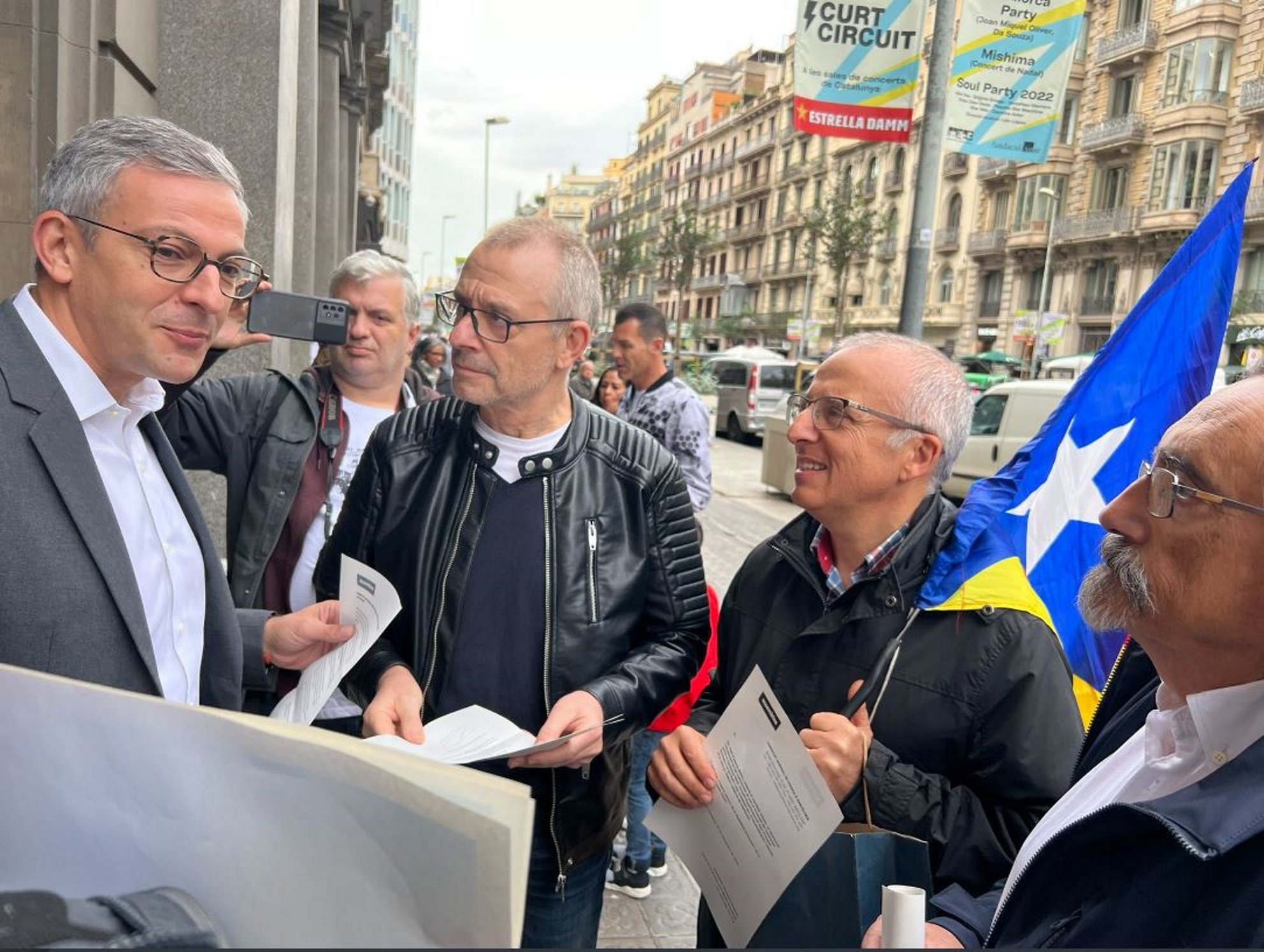 La ANC pide al consulado francés reabrir el coll de Banyuls, mientras crecen las protestas