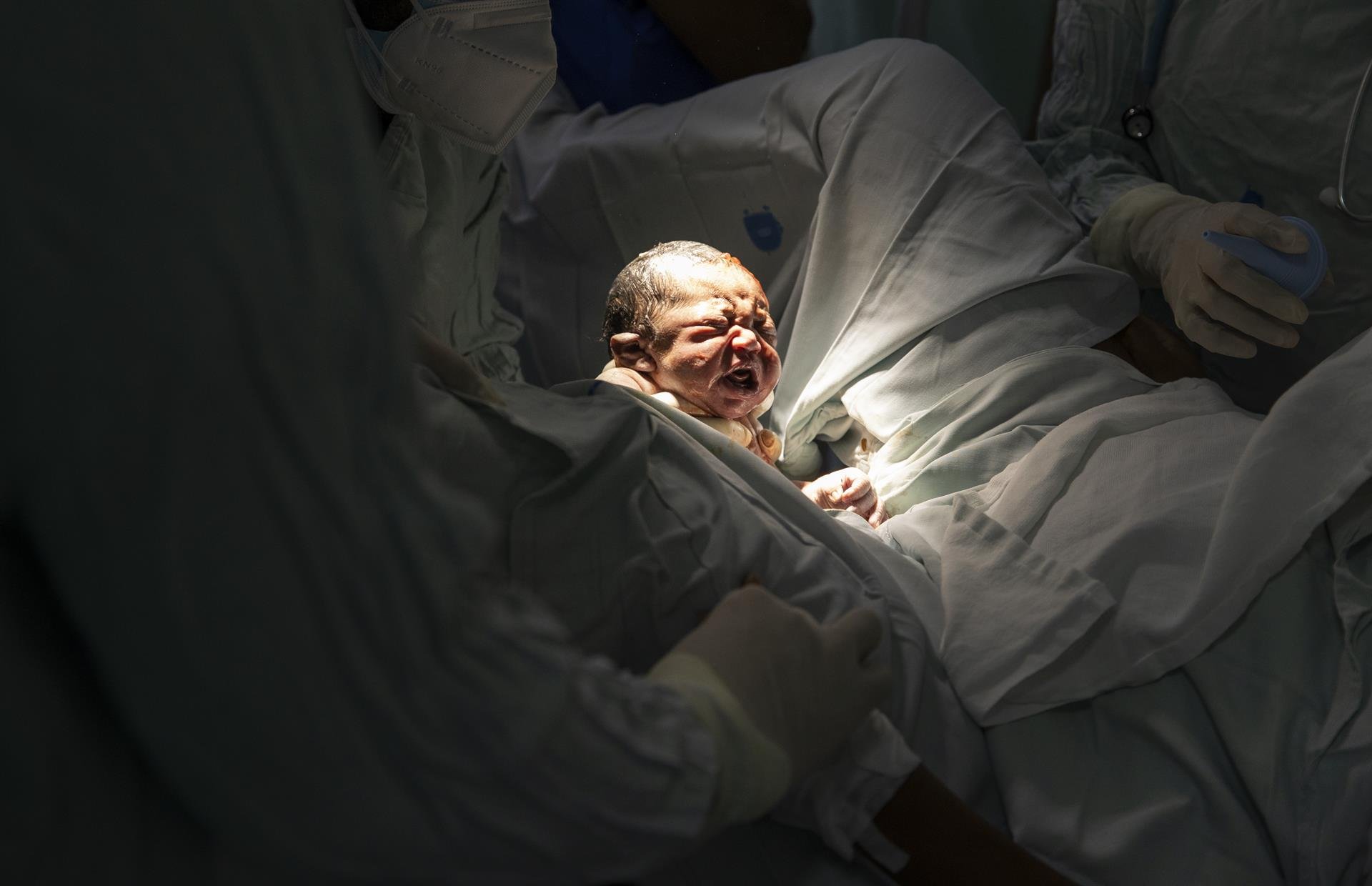 El nacimiento de la persona 8.000 millones del mundo, la Dana en Valencia y más: la vuelta al mundo en 15 fotos