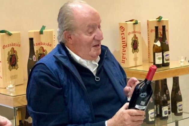 Juan Carlos botella vino @bodegagranbazan