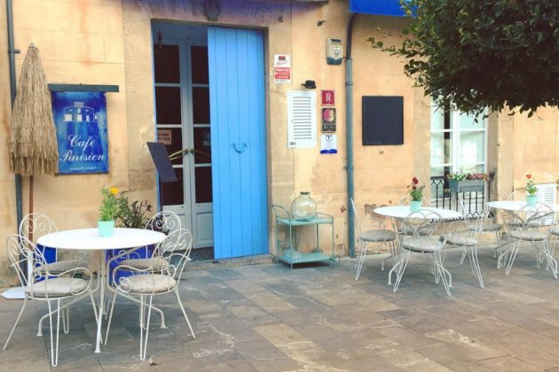 Cafe Parisien exterior calle 2