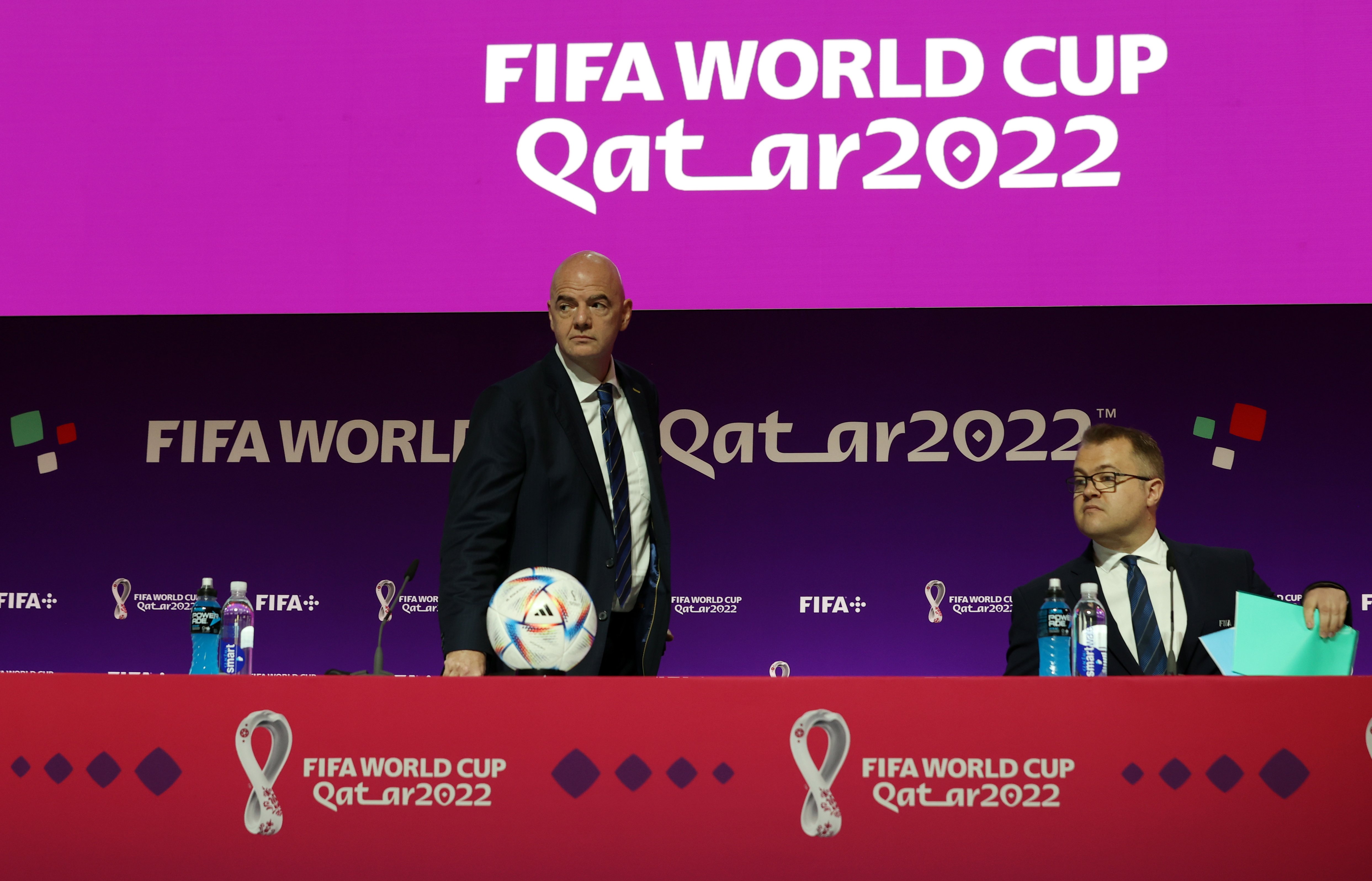 El director de comunicación de la FIFA confiesa que es homosexual en Qatar