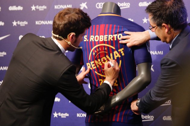 Sergi Roberto signatra camiseta renovavió Sergi Alcàzar