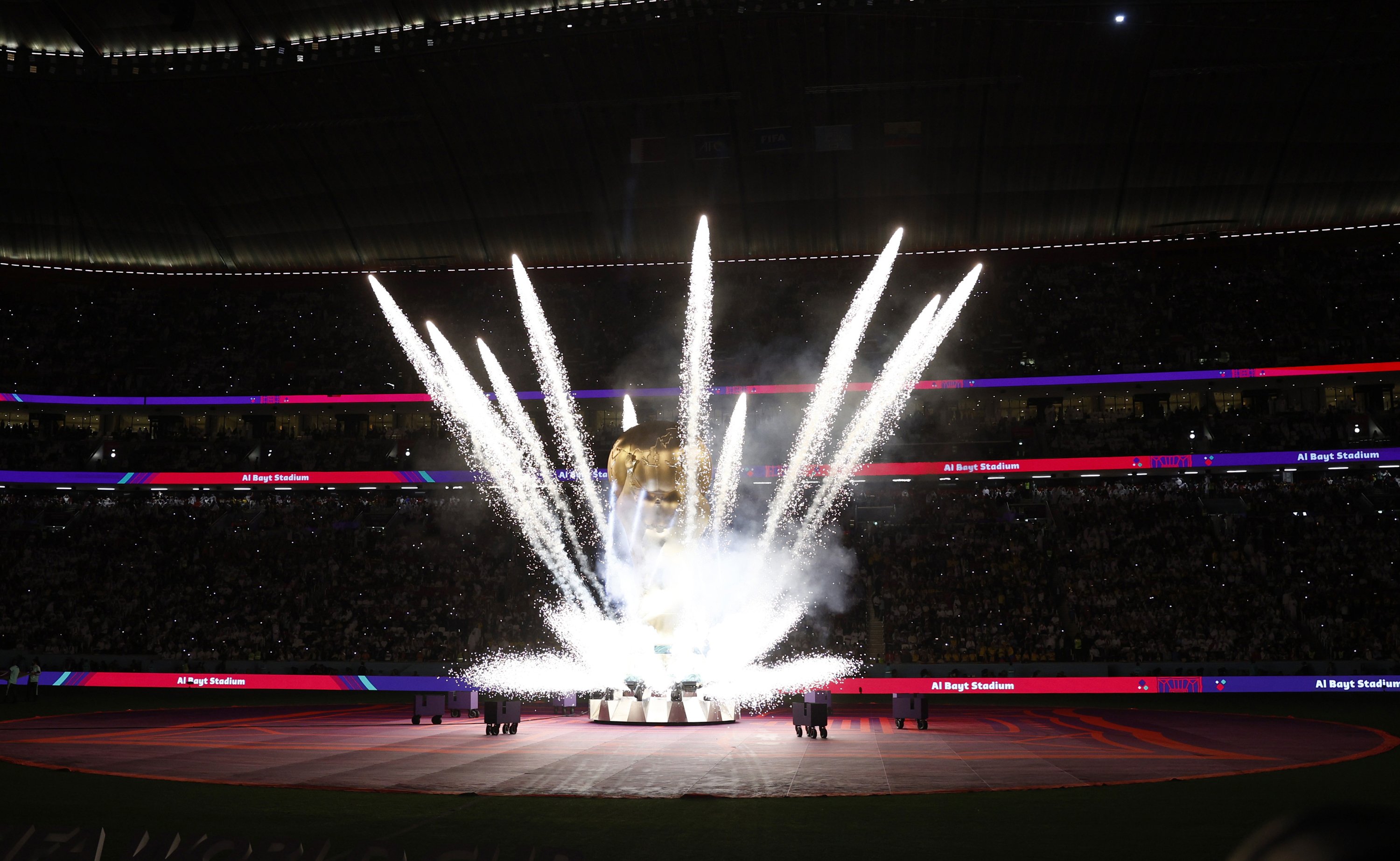 Principis i finals polèmics a les portades: acaba la COP27 i comença el Mundial de Qatar Principis i finals polèmics a les portades: acaba la COP27 i comença el Mundial de Qatar