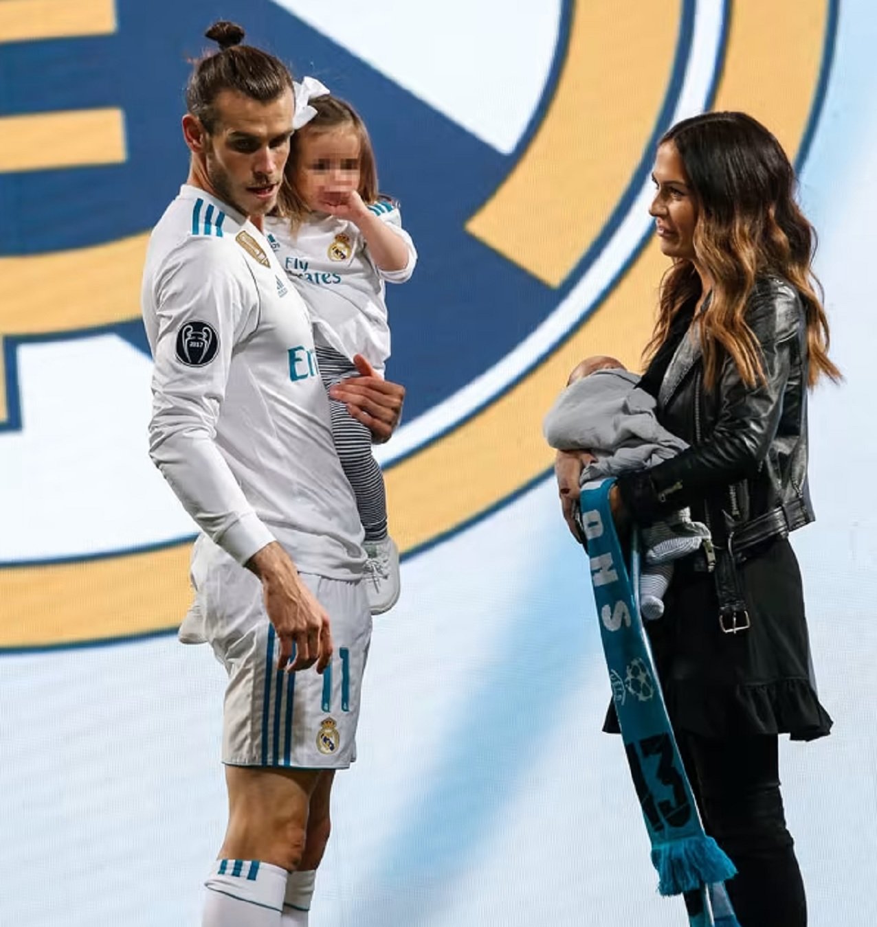Bale, Emma y su niña   GTRES