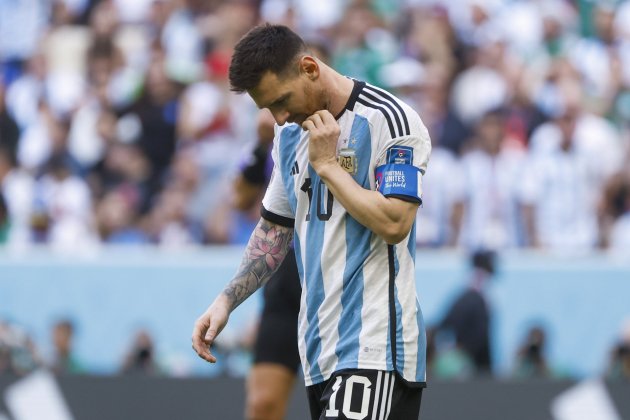 Leo Messi capbaix derrota l'Argentina Mundial Qatar / Foto: EFE