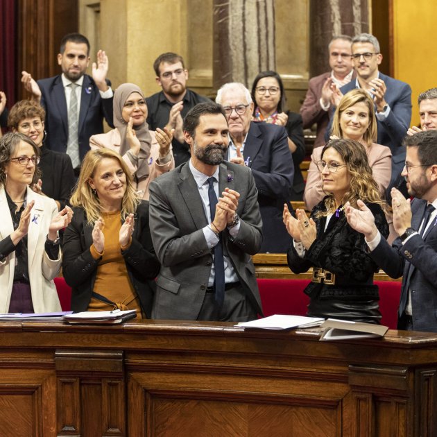El Parlament celebra dempeus i entre aplaudiments l'absolució de la Mesa