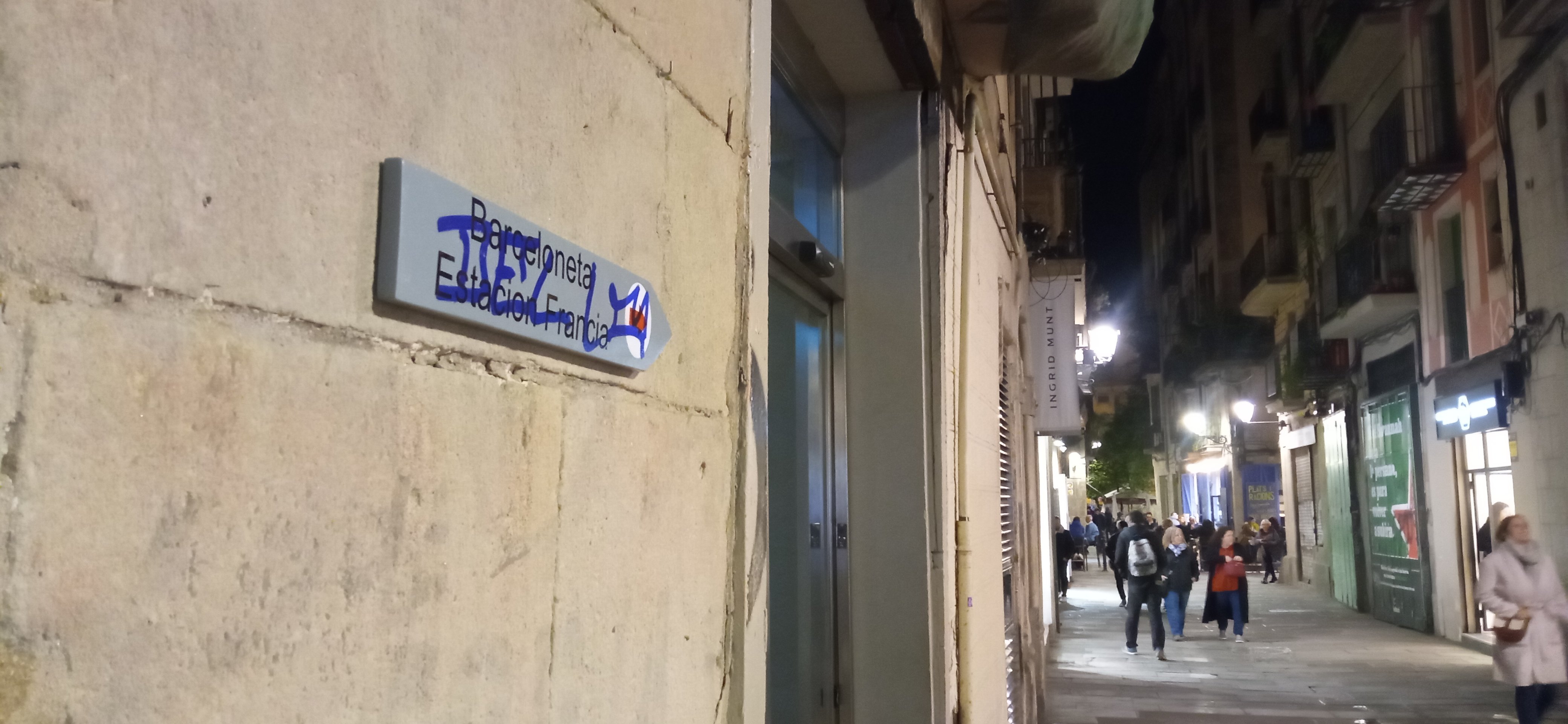 Continúa el misterio de los carteles en castellano: sospechosos itinerarios en zonas comerciales