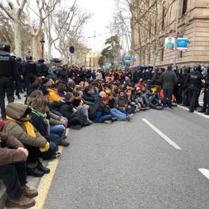 CDR (Comités de Defensa de la República) convocantes de la manifestación en Barcelona frente a la Delegación del Gobierno Antiavalots-encerclen-cdr-davant-tsjc-nicolas-tomas_2_302x302