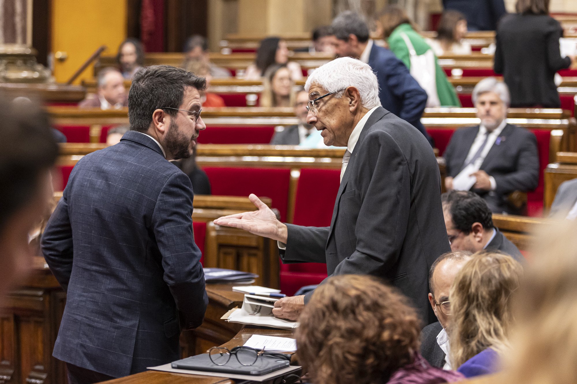 El Govern en solitario de ERC aprueba 'in extremis' y con dilaciones su primer decreto