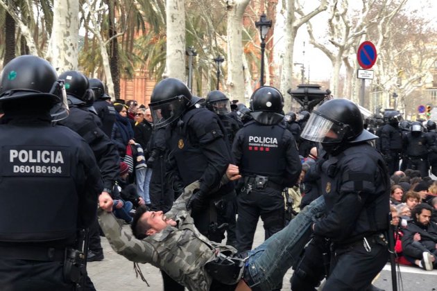 mossos|mozos desalojan TSJC 2 Nicolas Tomás